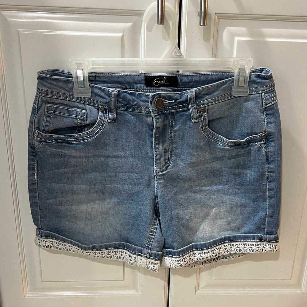 🔴 Earl Jean Shorts Womens 8 Medium Wash Blue Denim Cuffed Flap Pocket